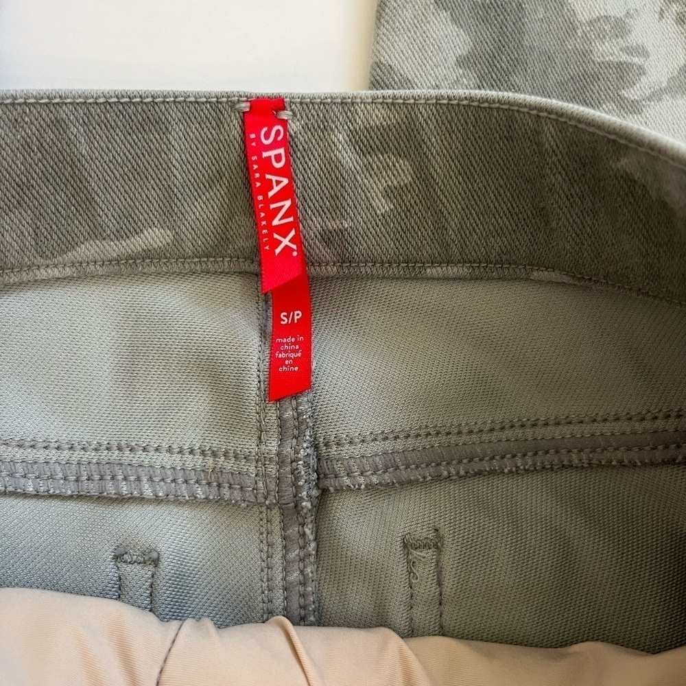 Spanx Jean-ish Leggings Size Small Gray Camo - Picture 2 of 10